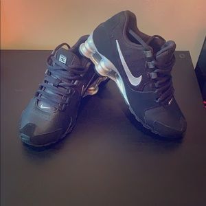 Black nike shox size 4Y